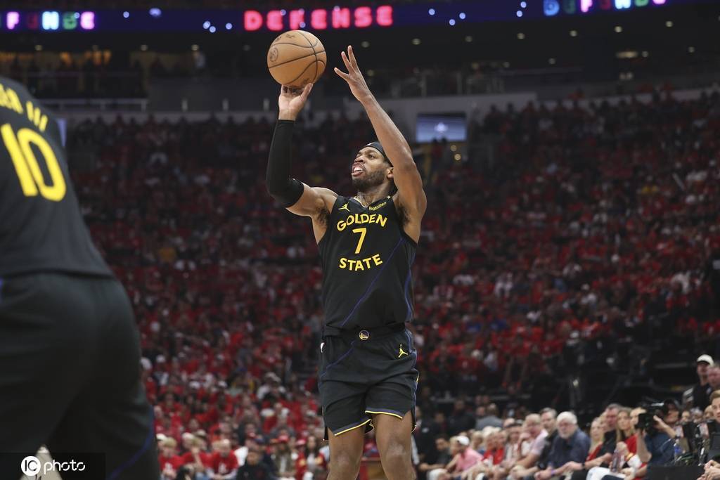 希尔德最准一战拯救勇士 库里晋级守住80后尊严