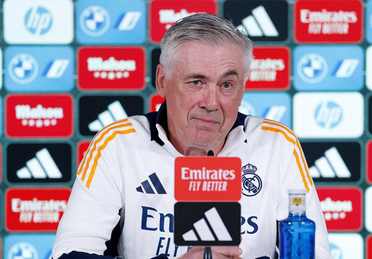 皇马主帅安切洛蒂回应换帅传闻并盛赞阿隆索，备战“国家德比”信心满满