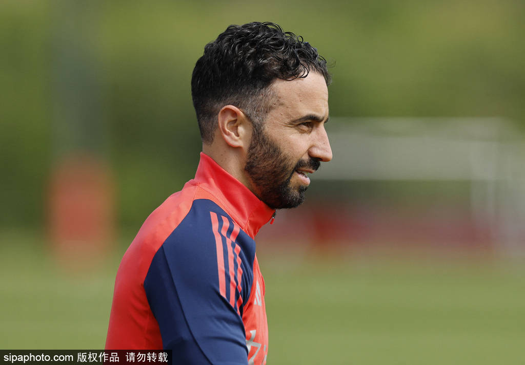 欧联梦碎！曼联主帅阿莫里姆“摩纳哥密谈”曝光，17胜教头还能撑多久？